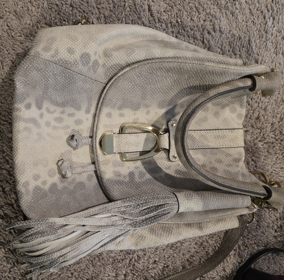 G.I.L.I. Snow Leaopard Convertible Backpack - Picture 6 of 11